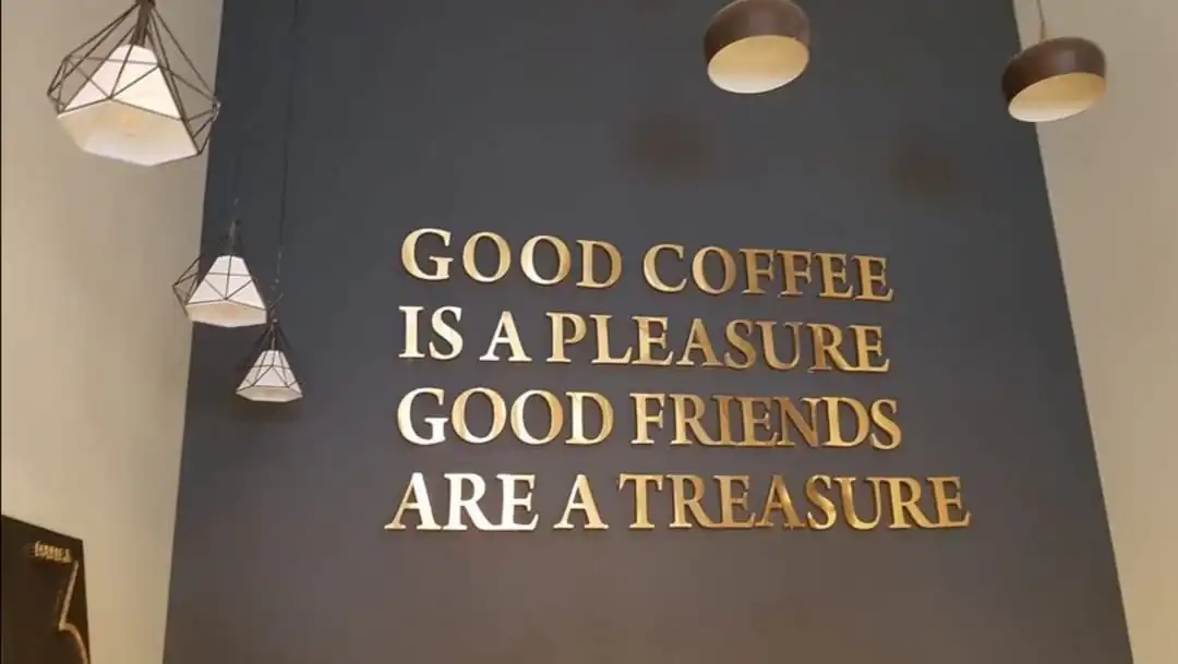 الأحرف البارزة واللوحات المضيئة 